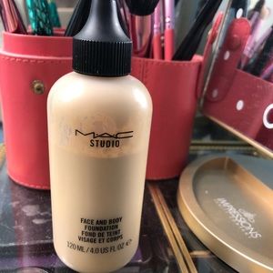 Mac studio face and body foundation C3!